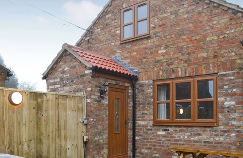 Arnold Cottage | 2 bedroom accommodation in Baswick, near Driffield