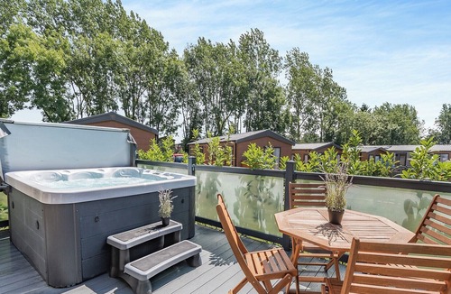 Arnold Cabin | 2 bedroom accommodation in Skirlaugh, Nr Hull
