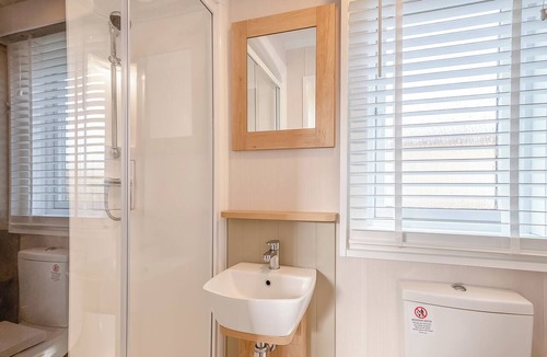 Arnold Ski Chalet | 2 bedroom accommodation in Skirlaugh, Nr Hull