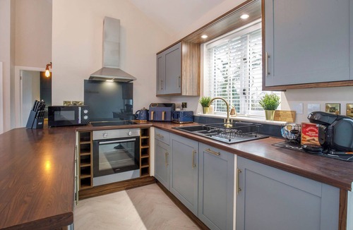 Selby Ski Chalet | 2 bedroom accommodation in South Duffield, Nr York