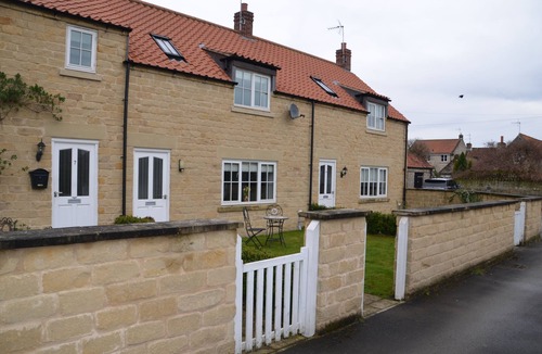 Helmsley Cottage | 2 Bedroom Cottage Situated in The centre of Helmsley With Off Street Parking