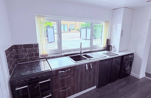 Idle Apartment | 2 bedroom full referbished anex, sleeps 4. Kitchen, Cooker, fridge/freezer.