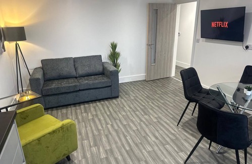 Long Eaton Apartment | 2-Bedroom Gem: Travel Easily Between Cities
