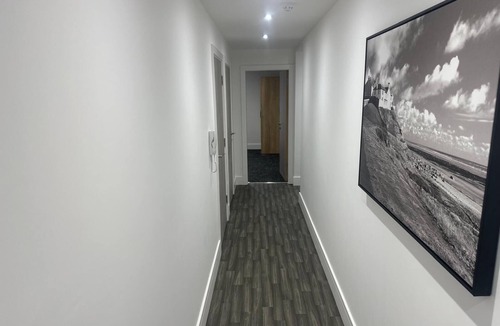 Long Eaton Apartment | 2-Bedroom Gem: Travel Easily Between Cities