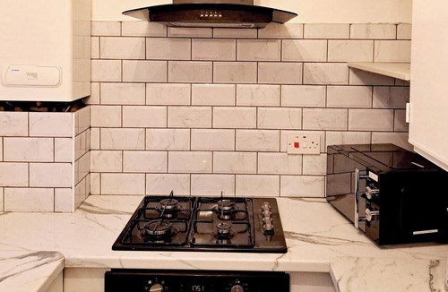 Leeds House | 2 Bedroom House in Leeds - Sleeps 5, WiFi, Pets
