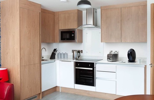 Hull Apartment | 2 Bedroom Marina Suite-203