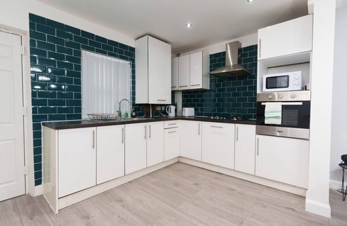 Leeds Apartment | 2 Br 1 bath close to Leeds City Centre