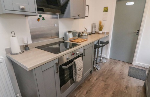 Clitheroe Cottage | 2 BROOK STREET, character holiday cottage, with a garden in Clitheroe