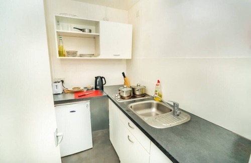Coventry City Centre Apartment | 2 Budget En-Suite Rooms with Shared Kitchen