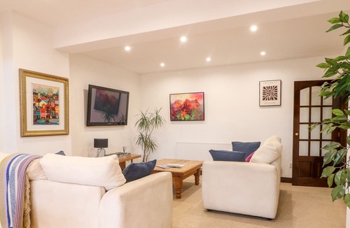 Rocester Cottage | 2 DOVE COTTAGE, family friendly, with a garden in Rocester