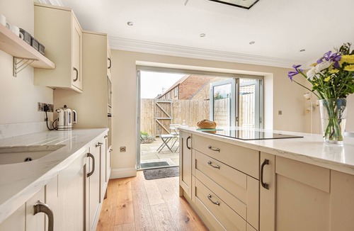 Thornham Cottage | 2 Knights Cottages - sleeps 6 guests in 3 bedrooms