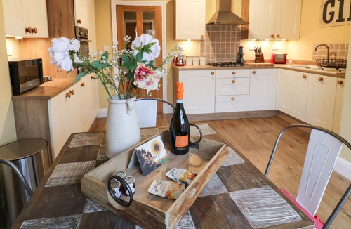 Brantingham Cottage | 2 SANDRINGHAM COTTAGES, pet friendly, with open fire in Elloughton