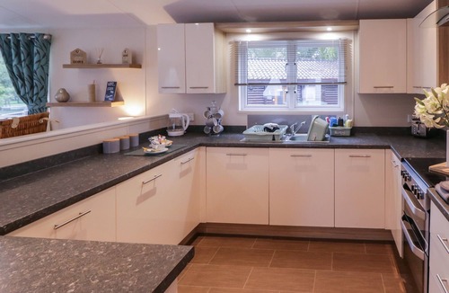 Tattershall Cottage | 2 THE GREEN, pet friendly in Tattershall Lakes Country Park