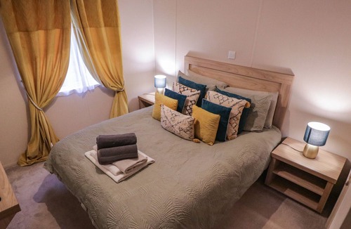 Tattershall Cottage | 2 THE GREEN, pet friendly in Tattershall Lakes Country Park