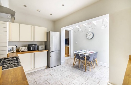 Bootham House | 22 North Parade - sleeps 4 guests in 2 bedrooms