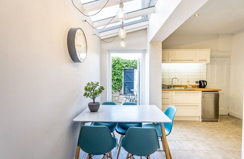 Bootham House | 22 North Parade - sleeps 4 guests in 2 bedrooms