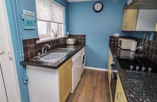 Amble Cottage | 23 NORTHUMBRIA TERRACE, pet friendly, with open fire in Amble