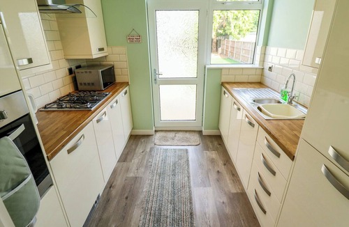 Lincoln Cottage | 271 WRAGBY ROAD, family friendly, with a garden in Lincoln