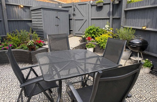 Woburn Sands House | 2Bd House for Families and Contractors