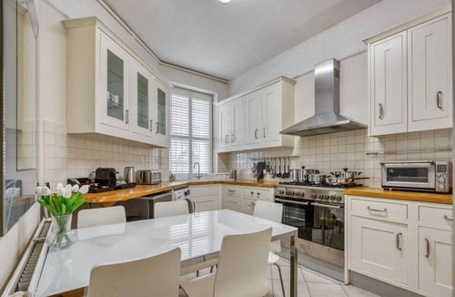 Earl's Court Apartment | 2Bed 2Bath Apartment Earls Court