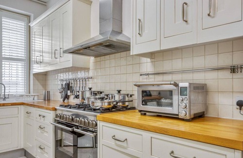 Earl's Court Apartment | 2Bed 2Bath Apartment Earls Court