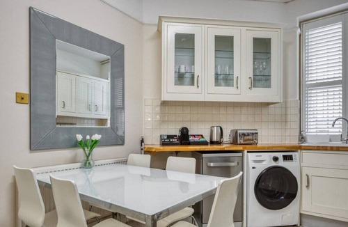 Earl's Court Apartment | 2Bed 2Bath Apartment Earls Court