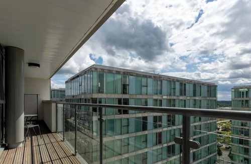 Central Milton Keynes Apartment | 2Bed | 2Bath | Parking | Walk to Sainsbury’s