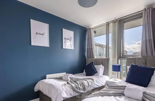 Central Milton Keynes Apartment | 2Bed | 2Bath | Parking | Walk to Sainsbury’s