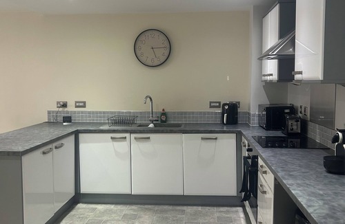 The Docks Apartment | 2Bedroom 2Bathroom City Centre Apartment Close To Train Station,Starbucks,Shops