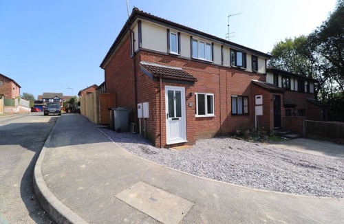 Grantham House | 2bedroom sleeps 6 garden driveway Free Gym Access