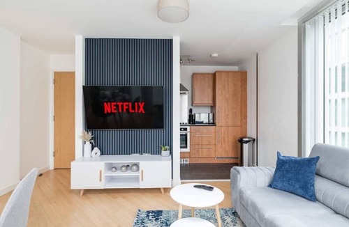 Central Milton Keynes Apartment | 2BR| Free Parking | Walk to Shops, Centre & Xscape