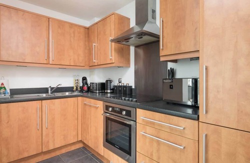 Central Milton Keynes Apartment | 2BR| Free Parking | Walk to Shops, Centre & Xscape