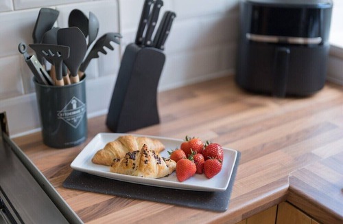 Sutton Coldfield House | 2BR Home | Near NEC | Sleeps 4 | Free parking