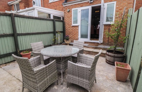 Cayton House | 3 BECK MEWS, pet friendly, character holiday cottage in