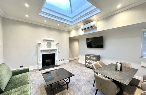 City of Westminster Apartment | 3 bed/3 Bath Brand New Flat, Patio, Sky TV, AC