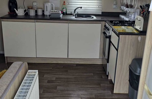 Skegness Cabin | 3 Bed Caravan - Sleeps 6 - Pets - Parking - Wifi