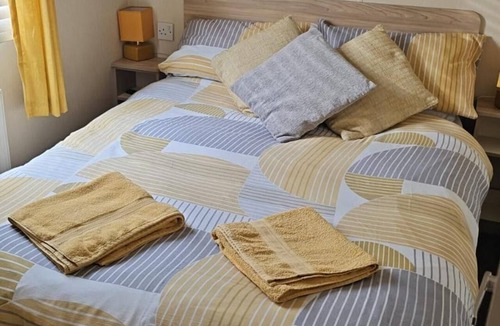 Skegness Cabin | 3 Bed Caravan - Sleeps 6 - Pets - Parking - Wifi