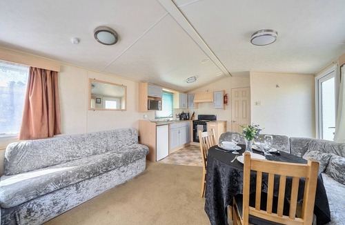 Winestead Cabin | 3 Bed Caravan - Sleeps 8 - Pets - Garden - Parking