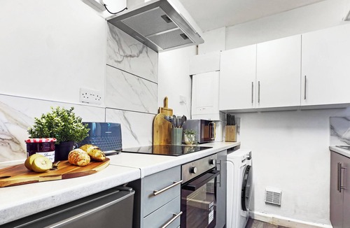 Burnley House | 3-bed home in Burnley, Ideal for Contractors & Getaways w/Free Parking