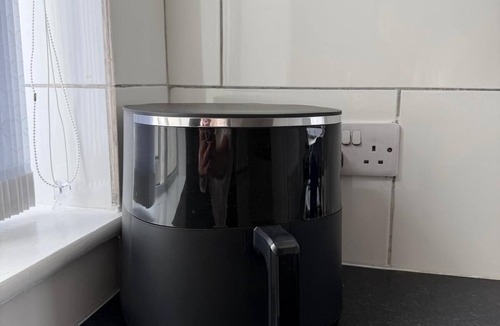 Corby Apartment | 3-Bed Home, Sleeps up to 6, Free Parking Wi-Fi
