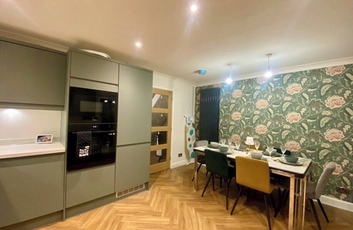 Bedford House | 3-Bed House | Parking | Garden | Fast Wi-Fi | Sleeps 7