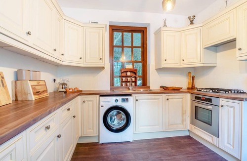 Blackburn Cottage | 3 Bed in Blackburn (oc-96386)