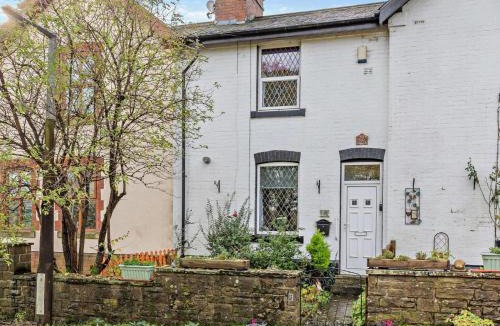 Ogden House | 3 Bed in Bradford oc-93627