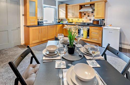 Ogden House | 3 Bed in Bradford oc-93627
