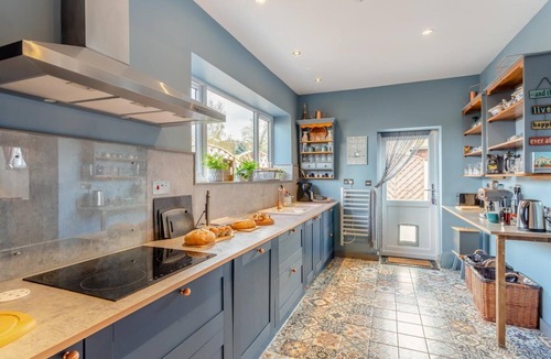 Scunthorpe Cottage | 3 Bed in Crowle (oc-s30617)