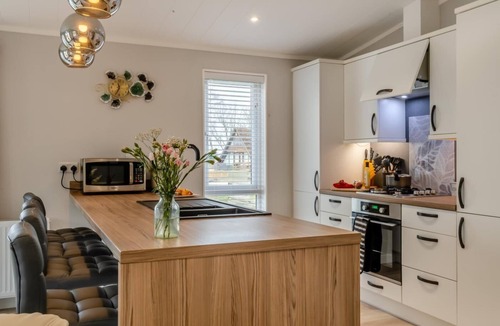 Frognall Ski Chalet | 3 Bed in Tallington (oc-s30309)