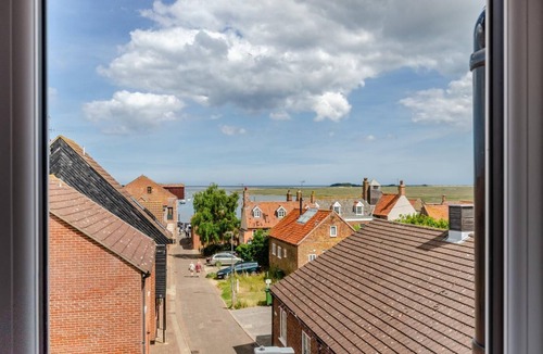 Wells-next-the-Sea Cottage | 3 Bed in Wells-next-the-Sea (oc-q27623)