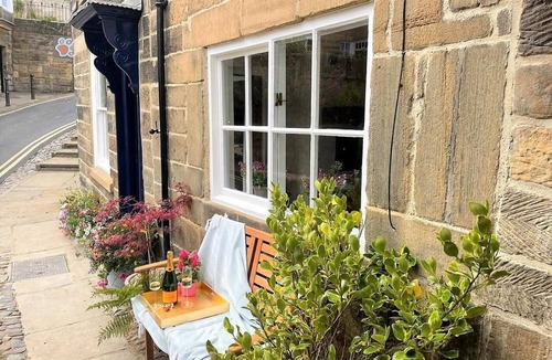 Robin Hood's Bay Cottage | 3 Bed in Whitby (oc-89568)
