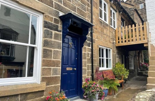 Robin Hood's Bay Cottage | 3 Bed in Whitby (oc-89568)