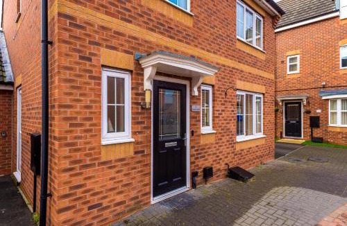 Burton on Trent House | 3 Bedroom! 3 Toilets! Contractors and Groups! Free Parking! Driveway! NEW BUILD HOUSE!